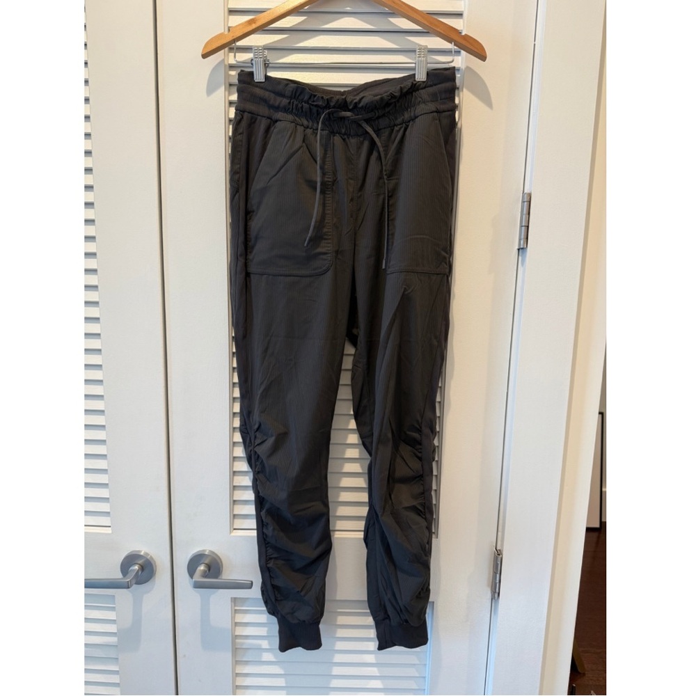 Lululemon Beyond the Studio Jogger in
Graphite Grey